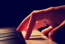 刘维伟老婆突发更新社媒，刘维伟疑似出轨，球迷评论得到点赞.